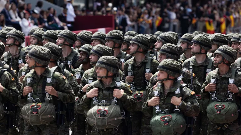 Cuantos militares hay en españa